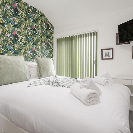 Buxton Apartment - 1 Bed, Free Parking, Wi-Fi Hazel Grove Ngoại thất bức ảnh