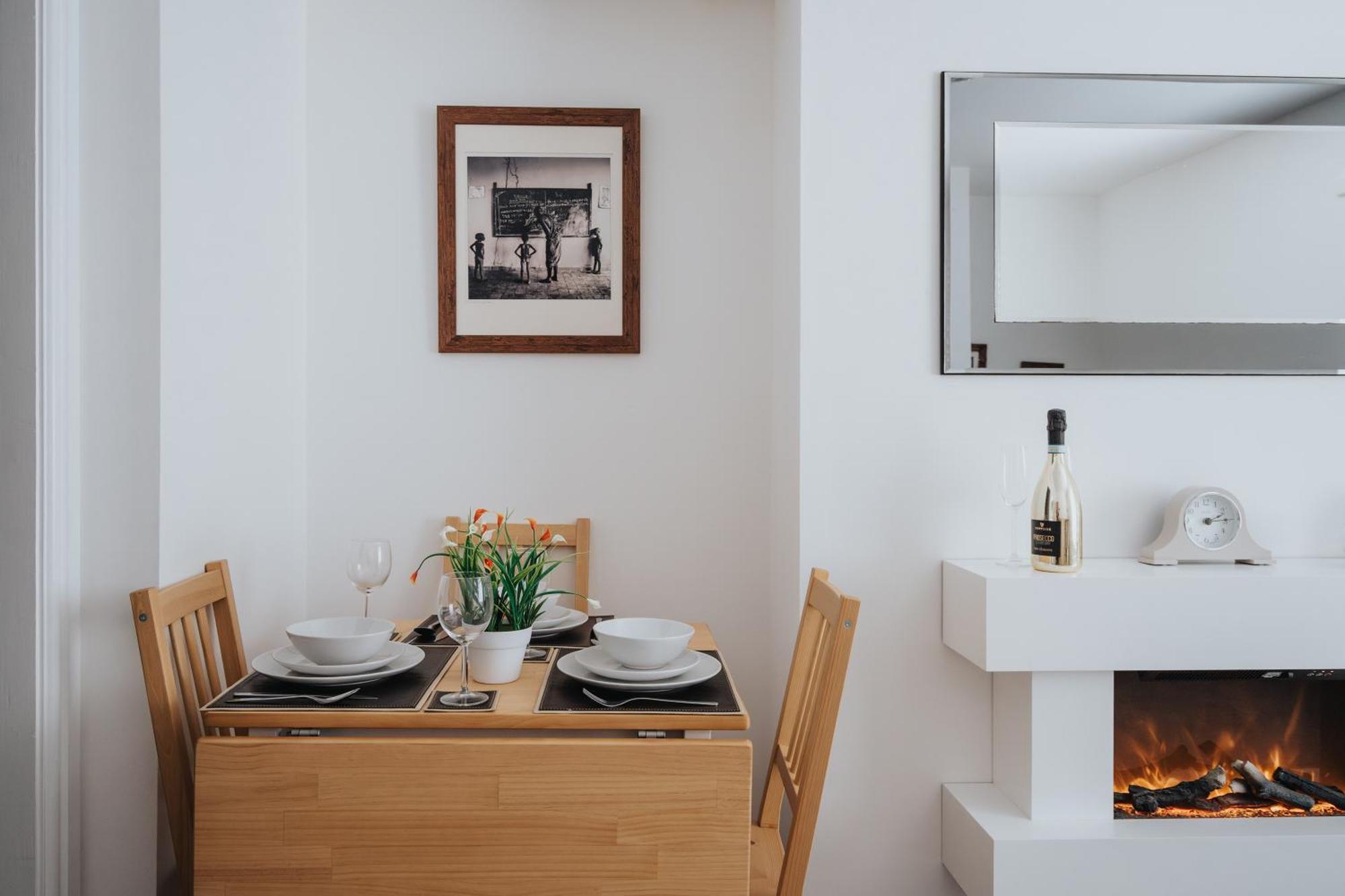 Buxton Apartment - 1 Bed, Free Parking, Wi-Fi Hazel Grove Ngoại thất bức ảnh