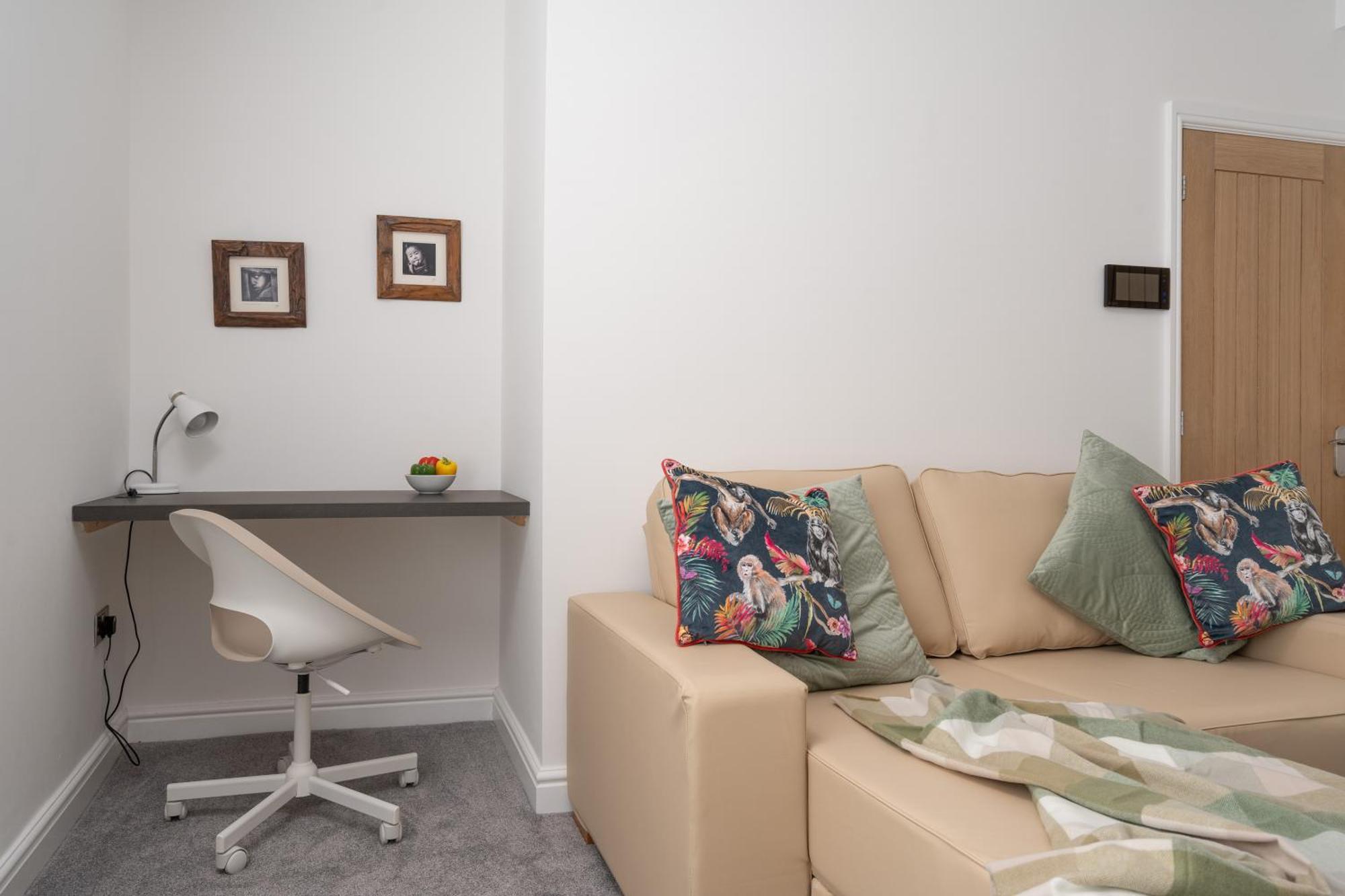 Buxton Apartment - 1 Bed, Free Parking, Wi-Fi Hazel Grove Ngoại thất bức ảnh