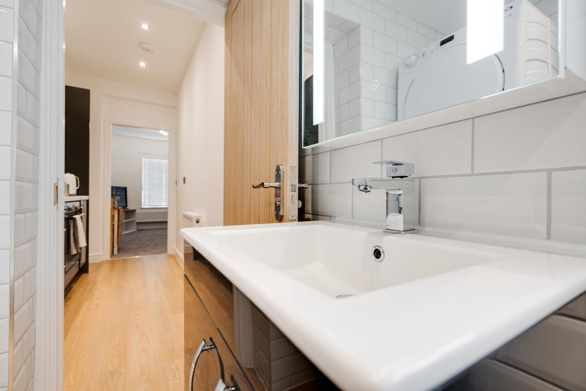 Buxton Apartment - 1 Bed, Free Parking, Wi-Fi Hazel Grove Ngoại thất bức ảnh